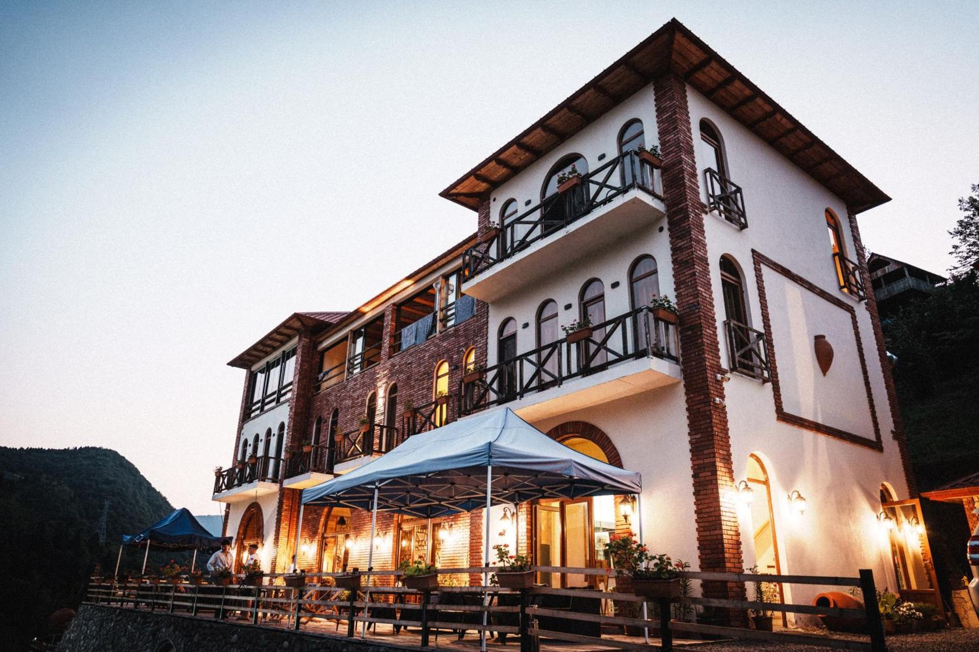 Hotel Chateau Iveri Varjanisi Екстериор снимка